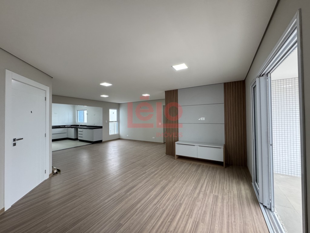 Apartamento para locacao no Zona 07 em Maringa com 144,6m² por R$ 5.000,00