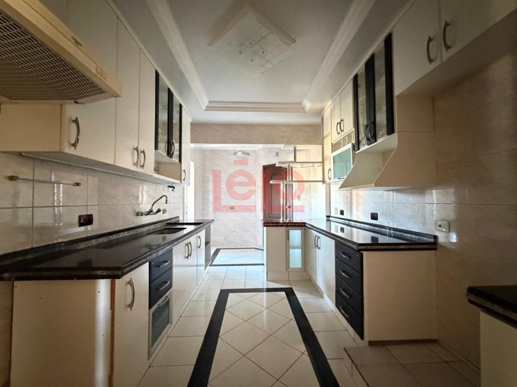 Apartamento para locacao no Zona 07 em Maringa com 189,54m² por R$ 2.600,00