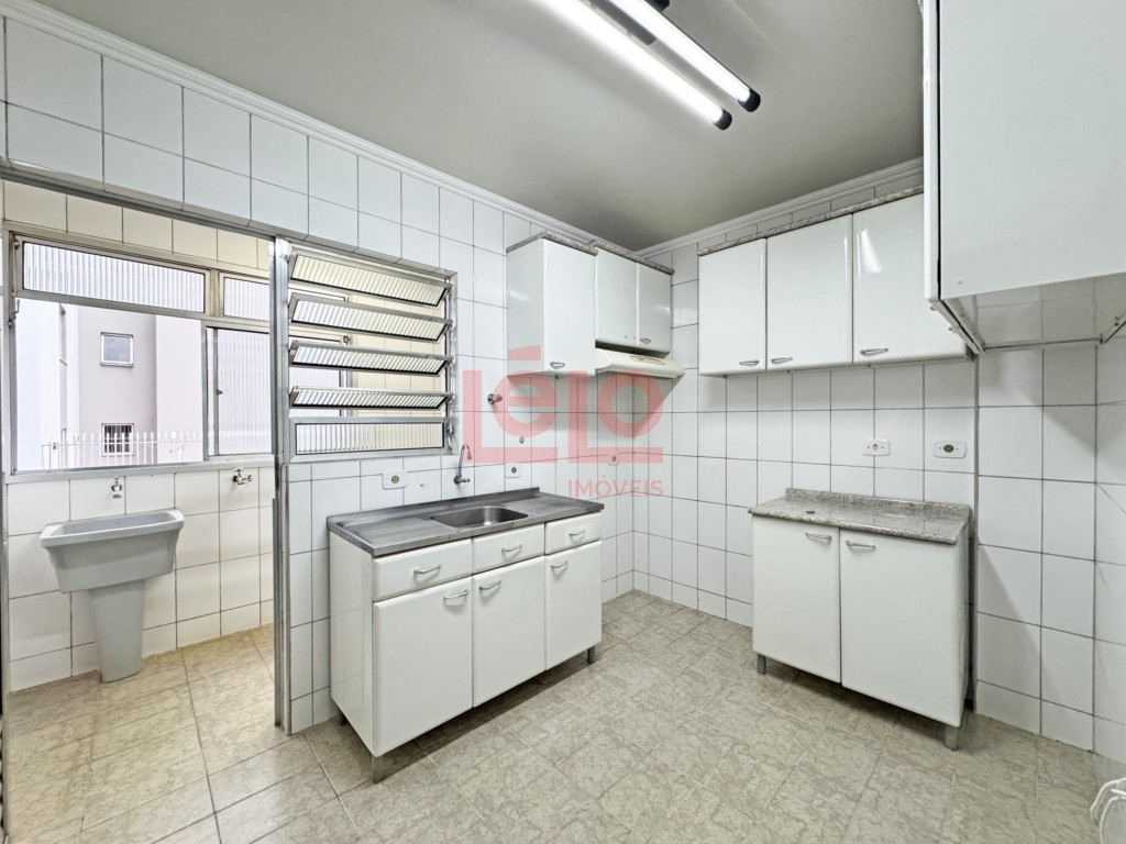 Apartamento para locacao no Zona 07 em Maringa com 145,34m² por R$ 1.700,00