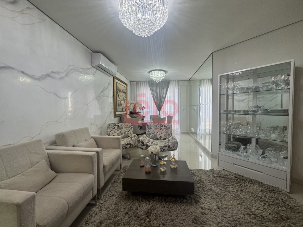 Apartamento para venda no Novo Centro em Maringa com 231,57m² por R$ 1.150.000,00