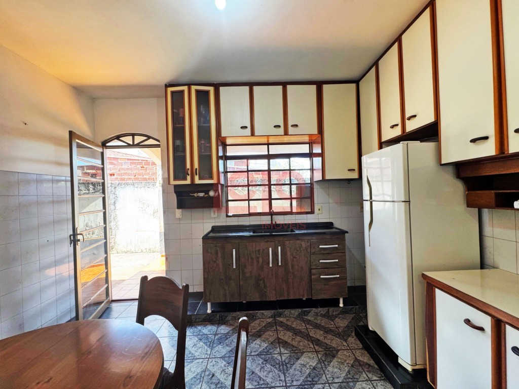 Casa Residencial para venda no Jardim Aurora em Maringa com 370m² por R$ 390.000,00