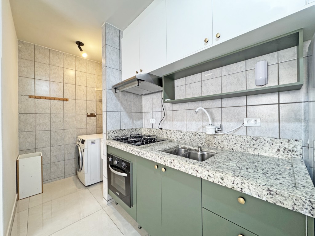 Apartamento para locacao no Zona 07 em Maringa com 74,55m² por R$ 1.800,00