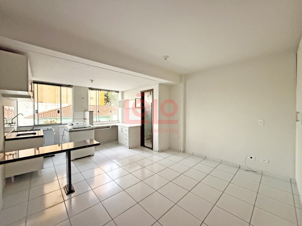 Apartamento para locacao no Zona 07 em Maringa com 61,38m² por R$ 1.250,00