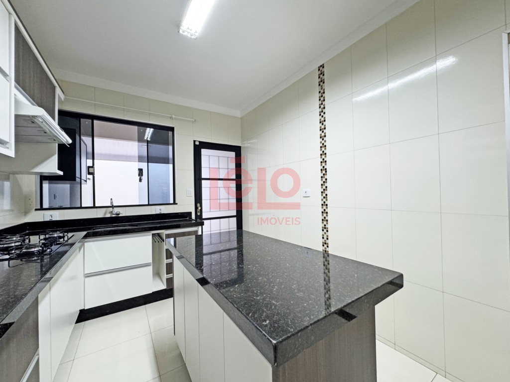 Casa Residencial para locacao no Parque das Laranjeiras em Maringa com 99,86m² por R$ 2.700,00
