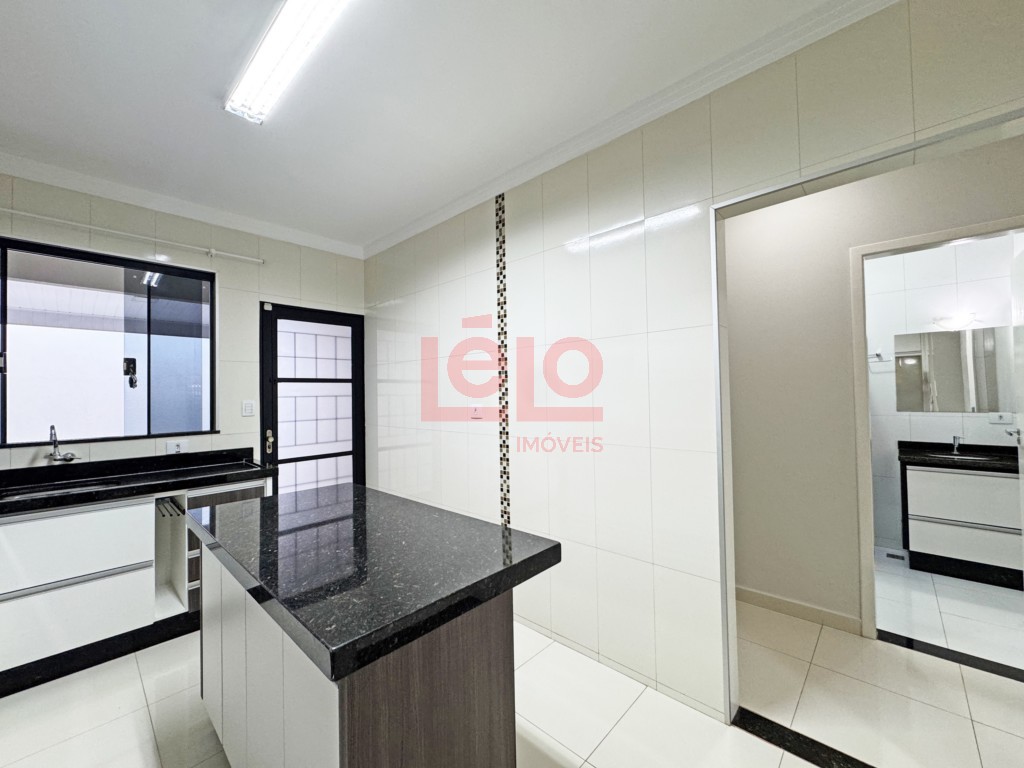 Casa Residencial para locacao no Parque das Laranjeiras em Maringa com 99,86m² por R$ 2.700,00