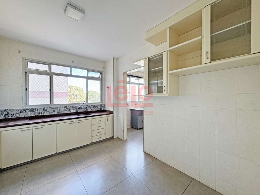 Apartamento para locacao no Zona 07 em Maringa com 174,45m² por R$ 2.500,00