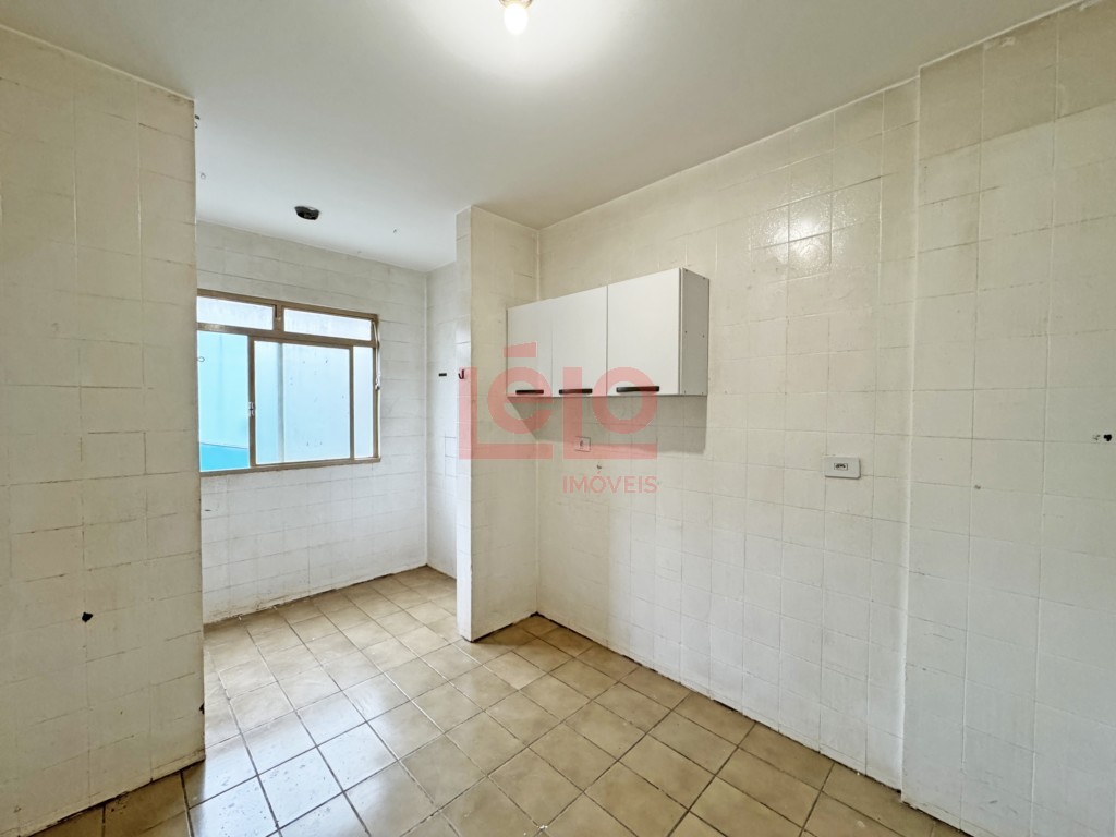 Apartamento para locacao no Zona 07 em Maringa com 99,12m² por R$ 1.300,00
