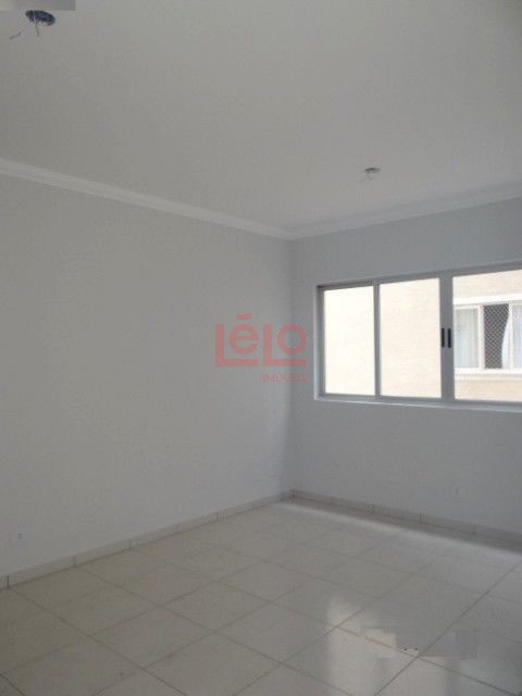 Apartamento para locacao no Zona 07 em Maringa com 124,21m² por R$ 2.000,00