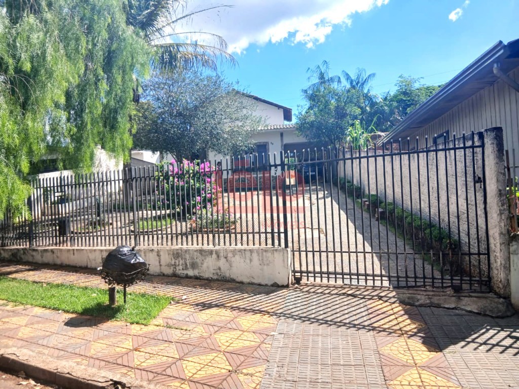 Casa Residencial para venda no Jardim Montreal em Maringa com 301m² por R$ 390.000,00