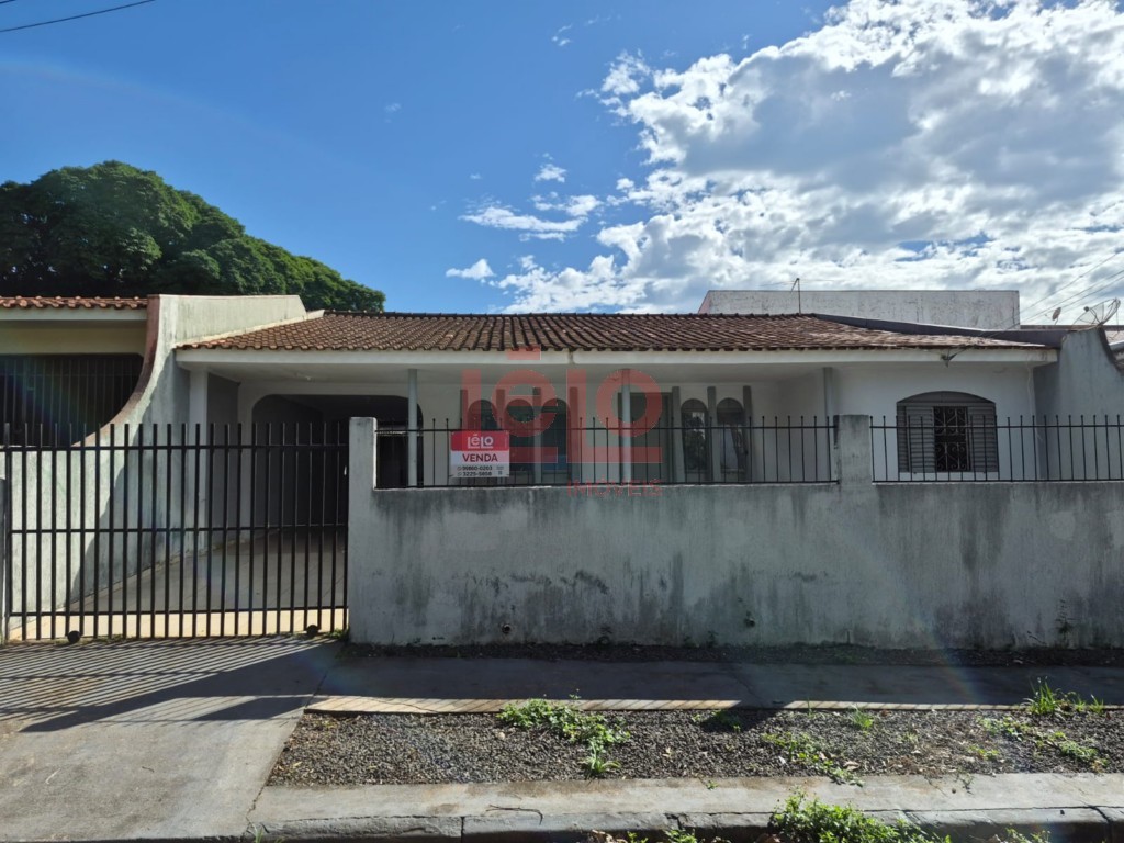 Casa Residencial para venda no Conj Inocente Vila Nova Junior em Maringa com 256,26m² por R$ 320.000,00
