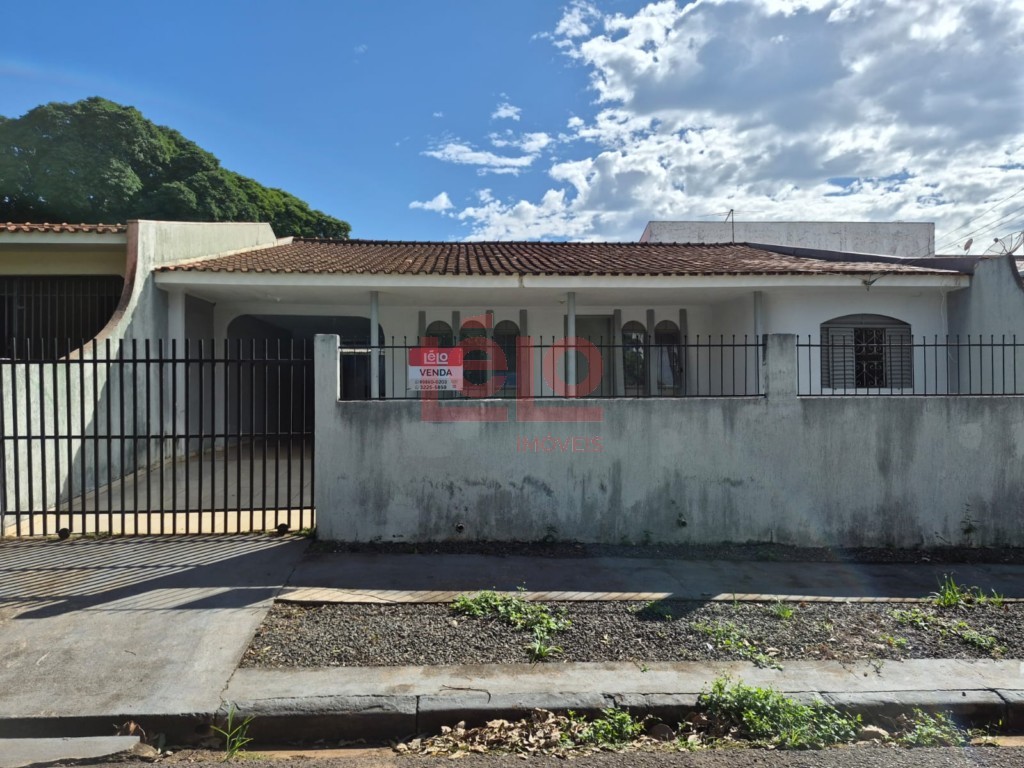 Casa Residencial para venda no Conj Inocente Vila Nova Junior em Maringa com 256,26m² por R$ 320.000,00