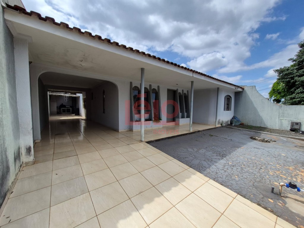 Casa Residencial para venda no Conj Inocente Vila Nova Junior em Maringa com 256,26m² por R$ 320.000,00