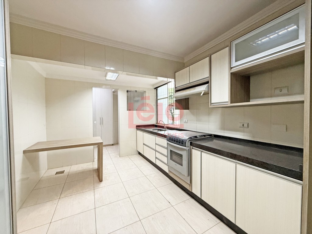 Apartamento para locacao no Zona 06 em Maringa com 143,8m² por R$ 2.700,00