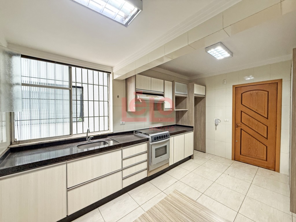 Apartamento para locacao no Zona 06 em Maringa com 143,8m² por R$ 2.700,00