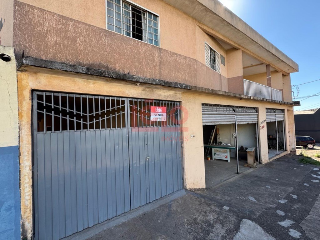 Salão para venda no Jardim Oasis em Maringa com 306,25m² por R$ 960.000,00