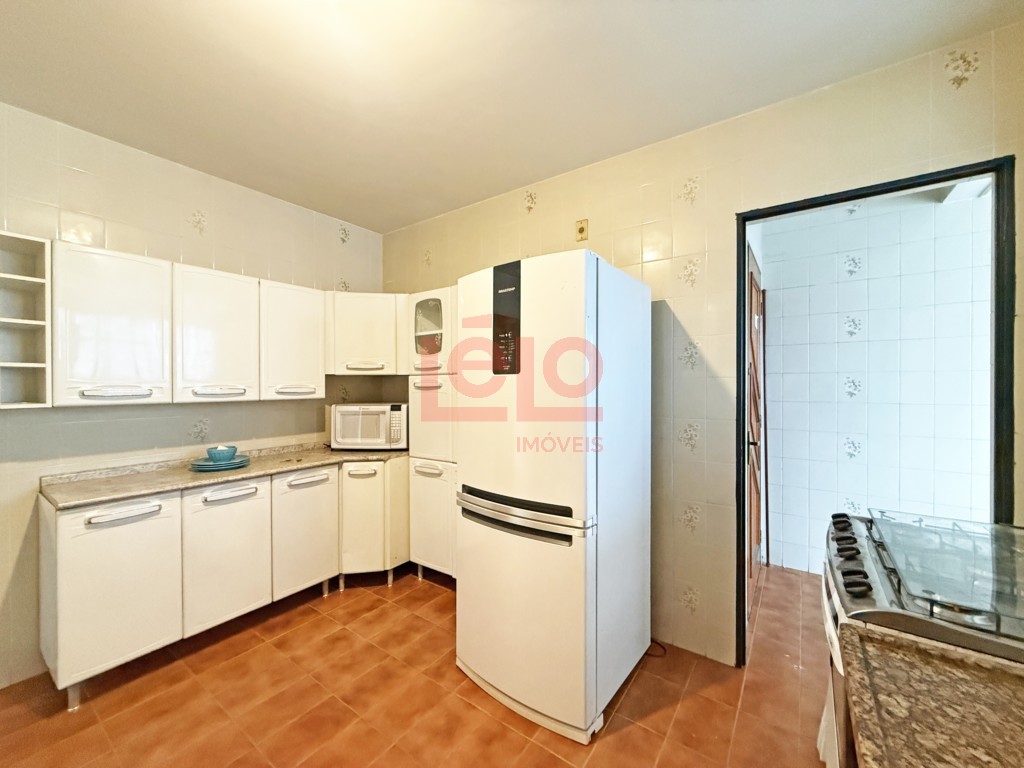 Apartamento para locacao no Zona 07 em Maringa com 152,13m² por R$ 2.500,00