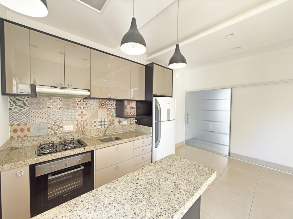 Casa Residencial para locacao no Jardim Monte Rei em Maringa com 104,99m² por R$ 3.000,00
