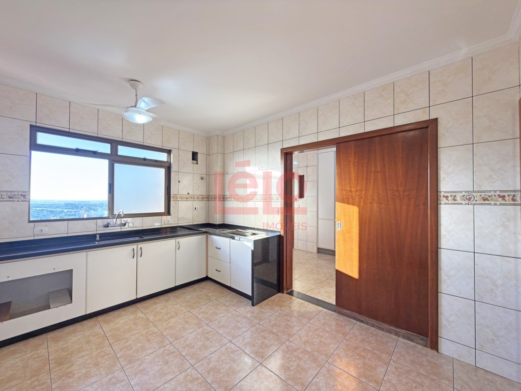 Apartamento para locacao no Zona 07 em Maringa com 215,5m² por R$ 2.600,00