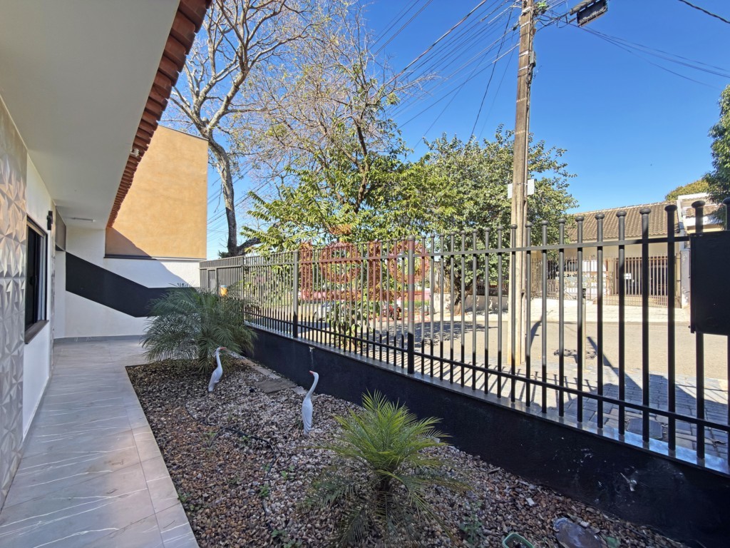 Casa Residencial para locacao no Jardim dos Passaros em Maringa com 99,38m² por R$ 2.000,00