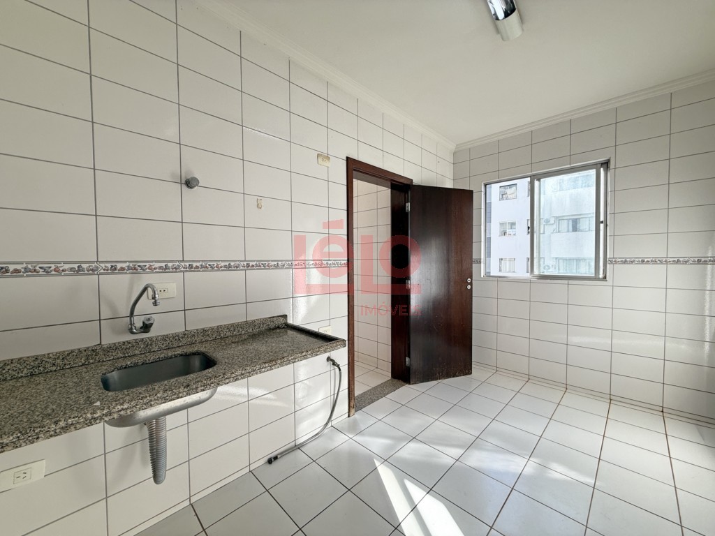 Apartamento para locacao no Zona 07 em Maringa com 131,89m² por R$ 1.600,00