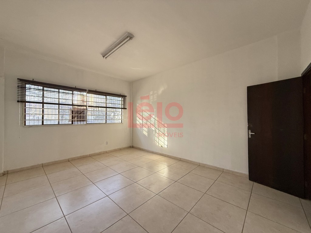 Sala Comercial para locacao no Zona 06 em Maringa com 53,28m² por R$ 1.113,00