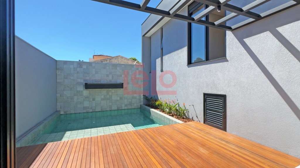 Piscina e deck