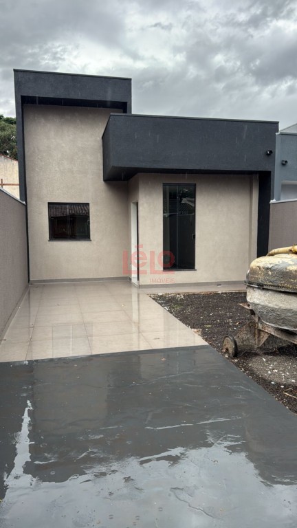 Casa Residencial para venda no Conjunto Habitacional Requiao em Maringa com 156m² por R$ 349.000,00