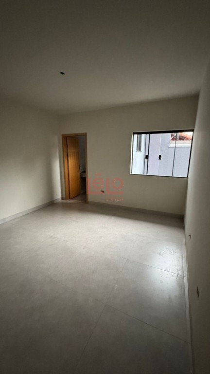 Casa Residencial para venda no Conjunto Habitacional Requiao em Maringa com 156m² por R$ 349.000,00