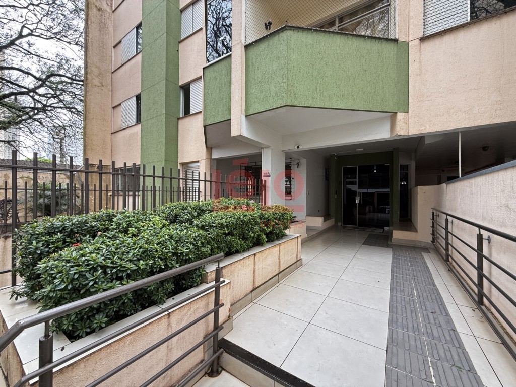 Apartamento para locacao no Zona 07 em Maringa com 131,8m² por R$ 2.200,00