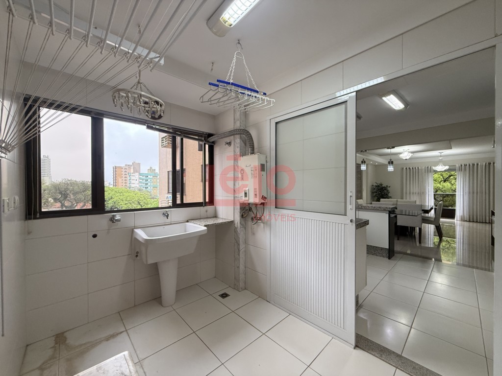 Apartamento para locacao no Zona 07 em Maringa com 202,56m² por R$ 4.300,00