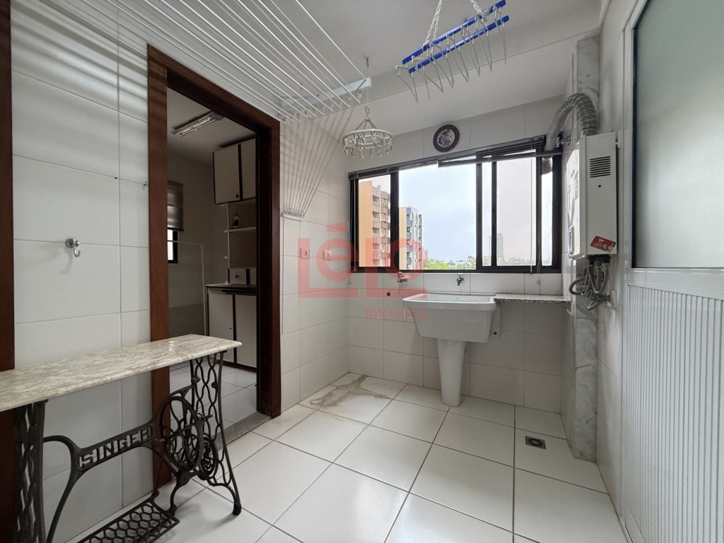 Apartamento para locacao no Zona 07 em Maringa com 202,56m² por R$ 4.300,00