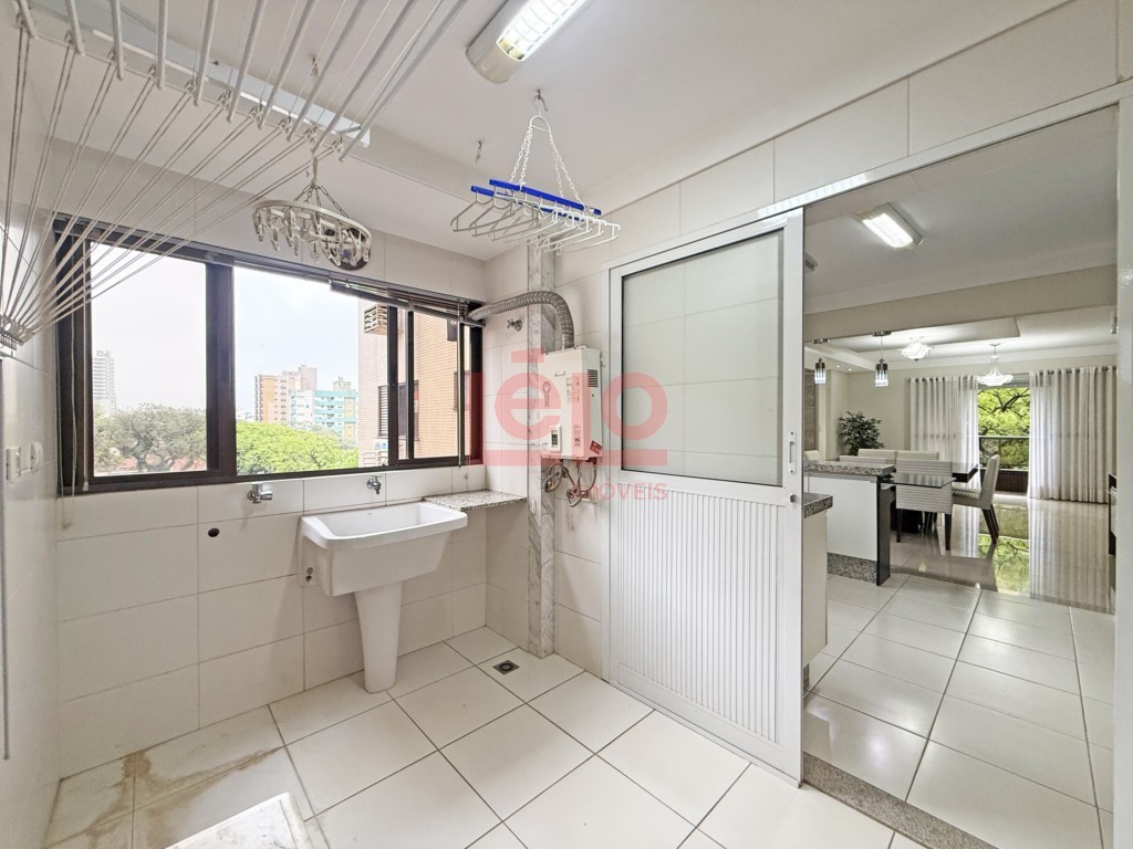 Apartamento para locacao no Zona 07 em Maringa com 202,56m² por R$ 4.300,00