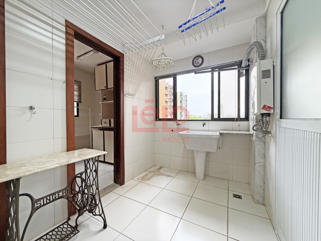 Apartamento para locacao no Zona 07 em Maringa com 202,56m² por R$ 4.300,00