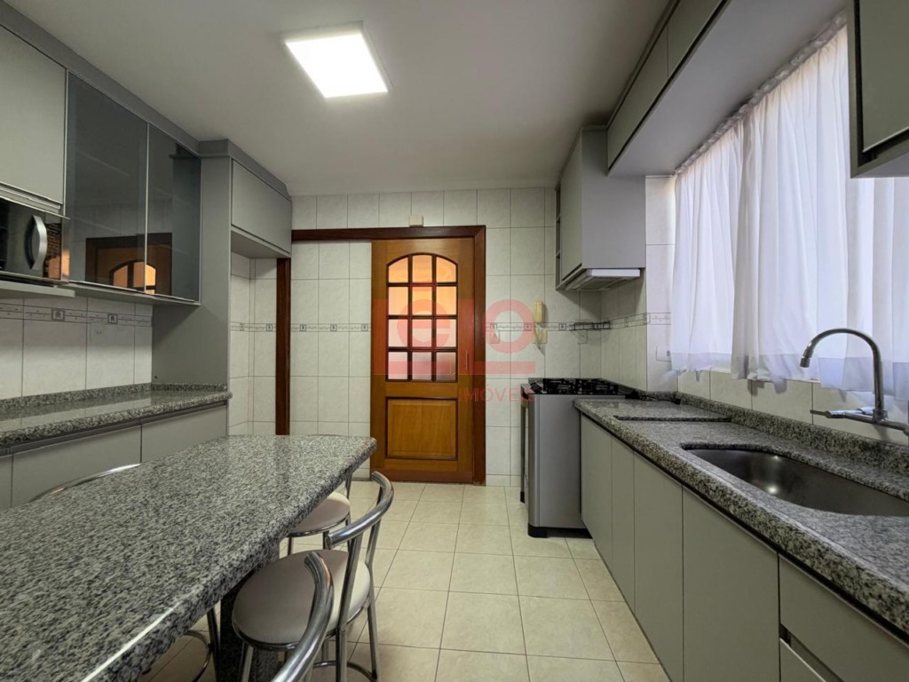 Apartamento para locacao no Zona 07 em Maringa com 184,03m² por R$ 4.200,00