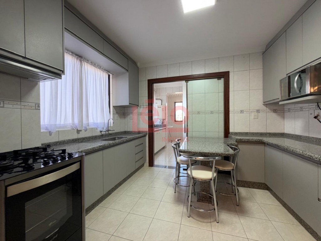 Apartamento para locacao no Zona 07 em Maringa com 184,03m² por R$ 4.200,00