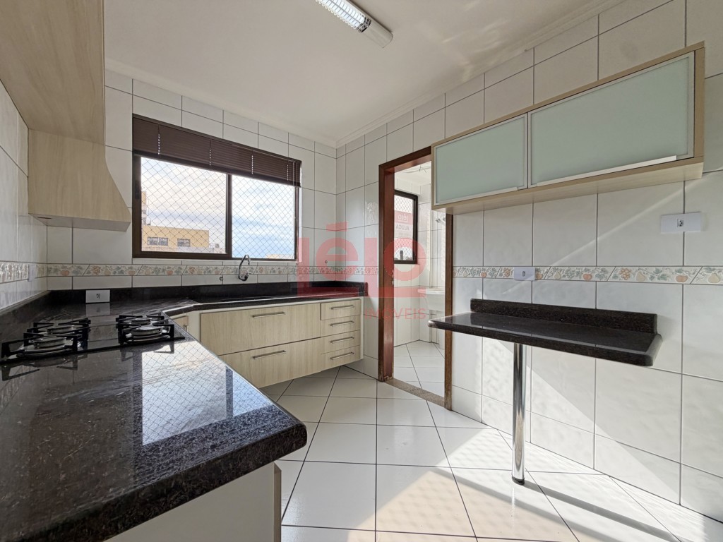 Apartamento para locacao no Zona 07 em Maringa com 120,92m² por R$ 1.700,00