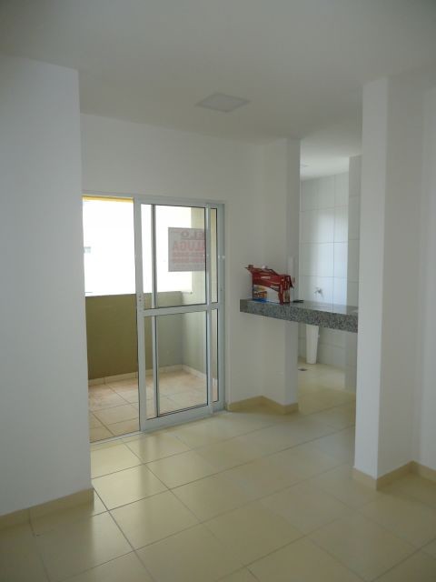 Apartamento para locacao no Zona 07 em Maringa com 104,14m² por R$ 1.900,00