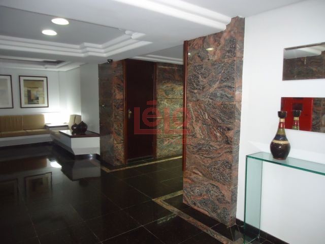 Apartamento para locacao no Zona 07 em Maringa com 190,37m² por R$ 1.900,00
