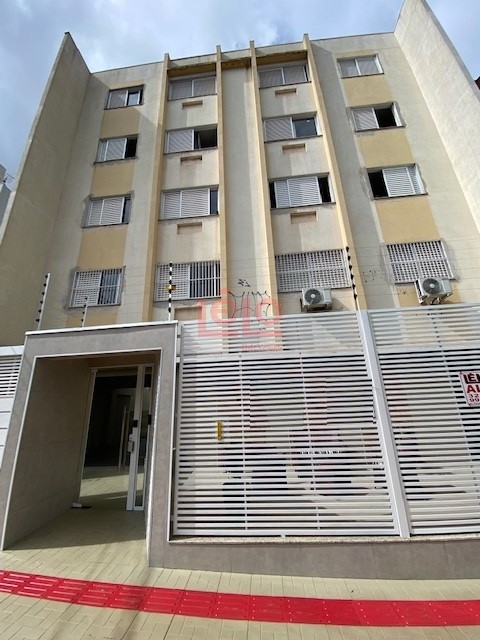 Apartamento para locacao no Zona 07 em Maringa com 82,81m² por R$ 1.300,00