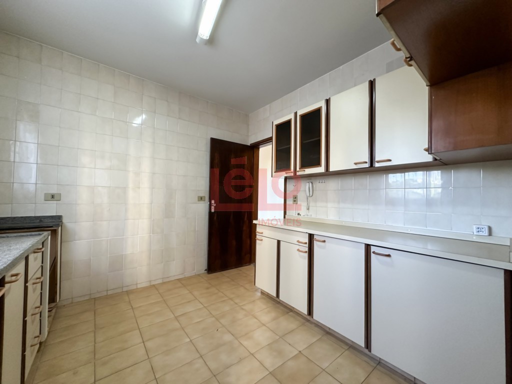 Apartamento para locacao no Zona 07 em Maringa com 154,54m² por R$ 2.200,00