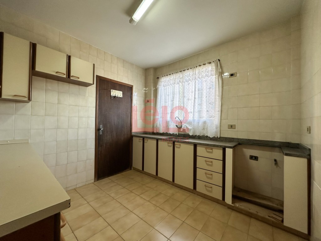 Apartamento para locacao no Zona 07 em Maringa com 154,54m² por R$ 2.200,00