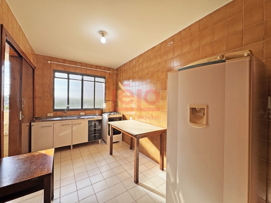 Apartamento para locacao no Zona 07 em Maringa com 129,4m² por R$ 1.600,00