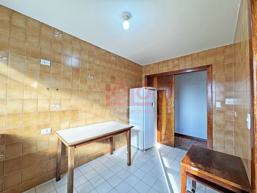 Apartamento para locacao no Zona 07 em Maringa com 129,4m² por R$ 1.600,00