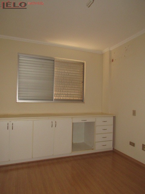 Apartamento para locacao no Zona 07 em Maringa com 130,33m² por R$ 2.000,00