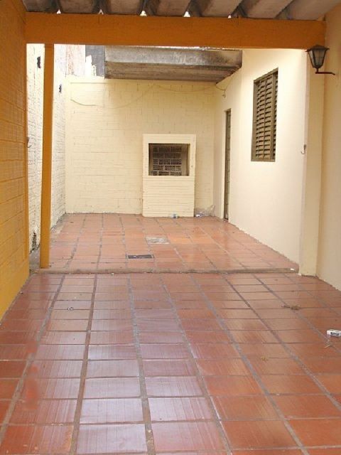 Casa Residencial para locacao no Zona 07 em Maringa com 75m² por R$ 990,00