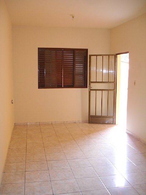 Casa Residencial para locacao no Zona 07 em Maringa com 75m² por R$ 990,00