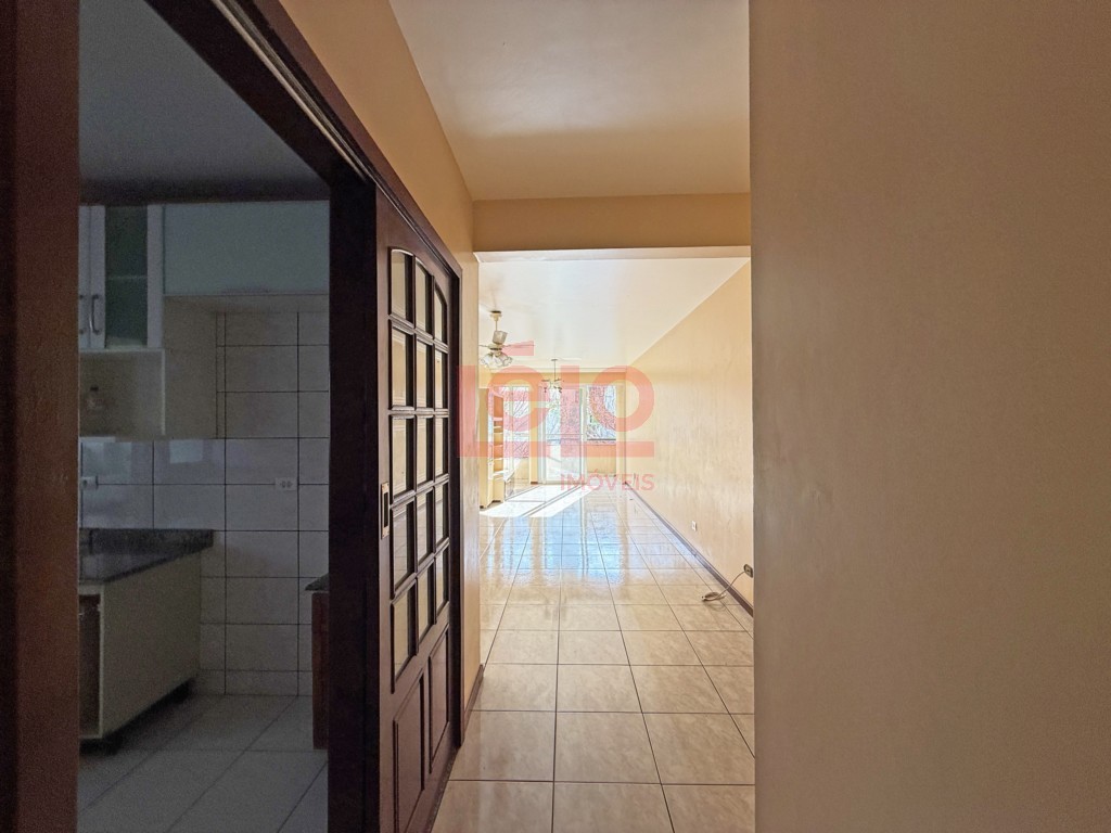 Apartamento para locacao no Zona 07 em Maringa com 144,24m² por R$ 1.800,00