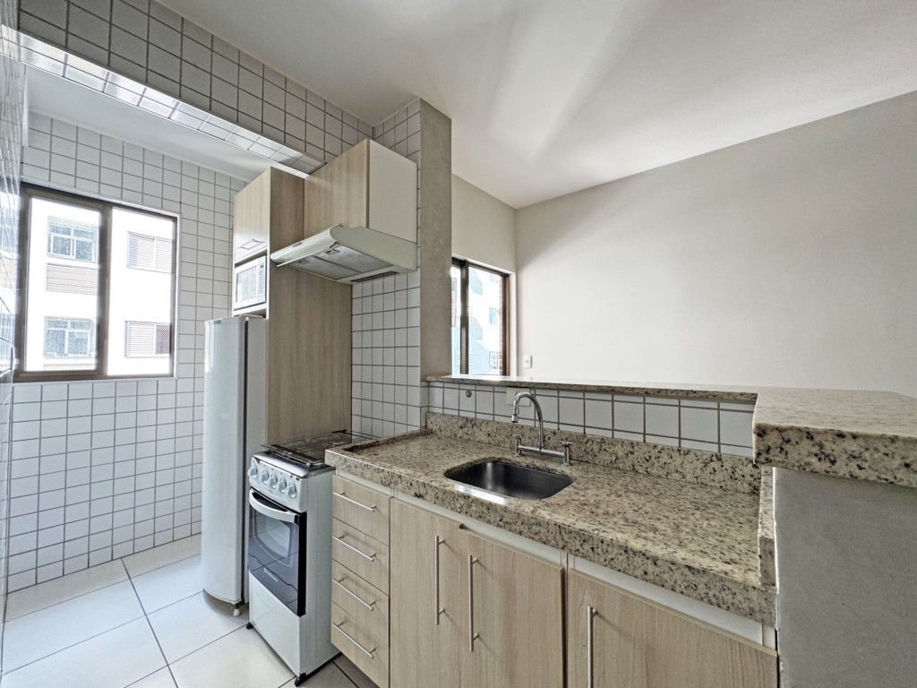 Apartamento para locacao no Novo Centro em Maringa com 105m² por R$ 2.000,00
