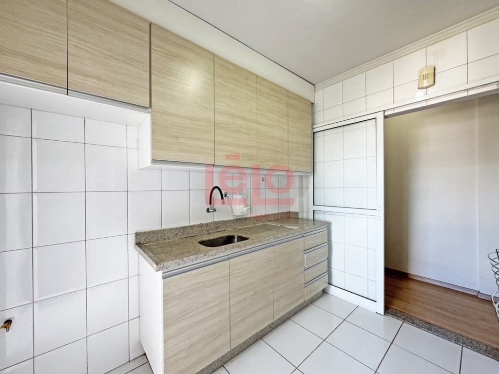 Apartamento para locacao no Zona 07 em Maringa com 122,23m² por R$ 2.500,00