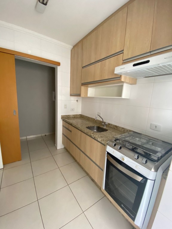 Apartamento para locacao no Zona 07 em Maringa com 124,3m² por R$ 2.400,00